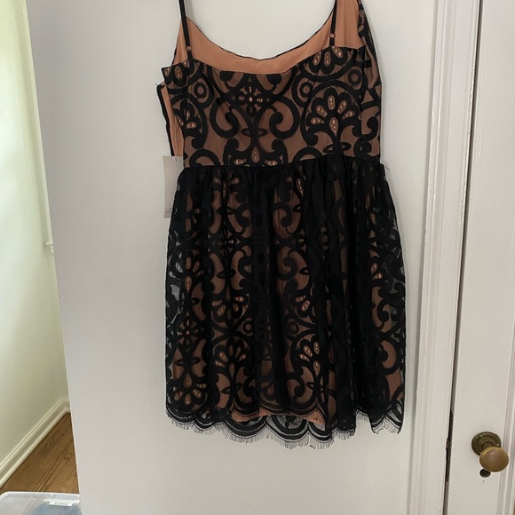 BELLA BLACK LACE SKATER DRESS - Picture 2 of 6